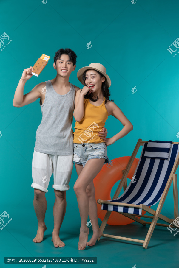 棚拍夏日造型年轻情侣
