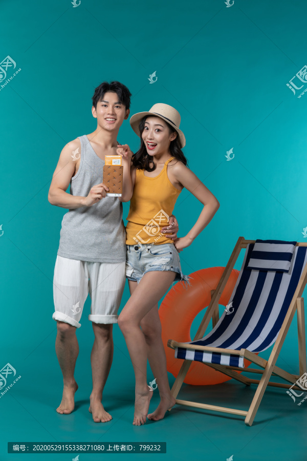 棚拍夏日造型年轻情侣