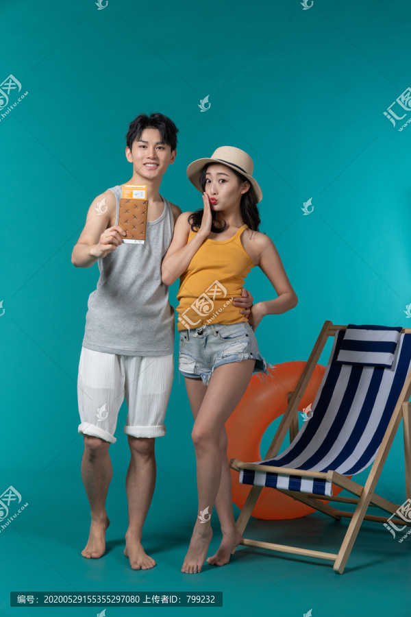 棚拍夏日造型年轻情侣