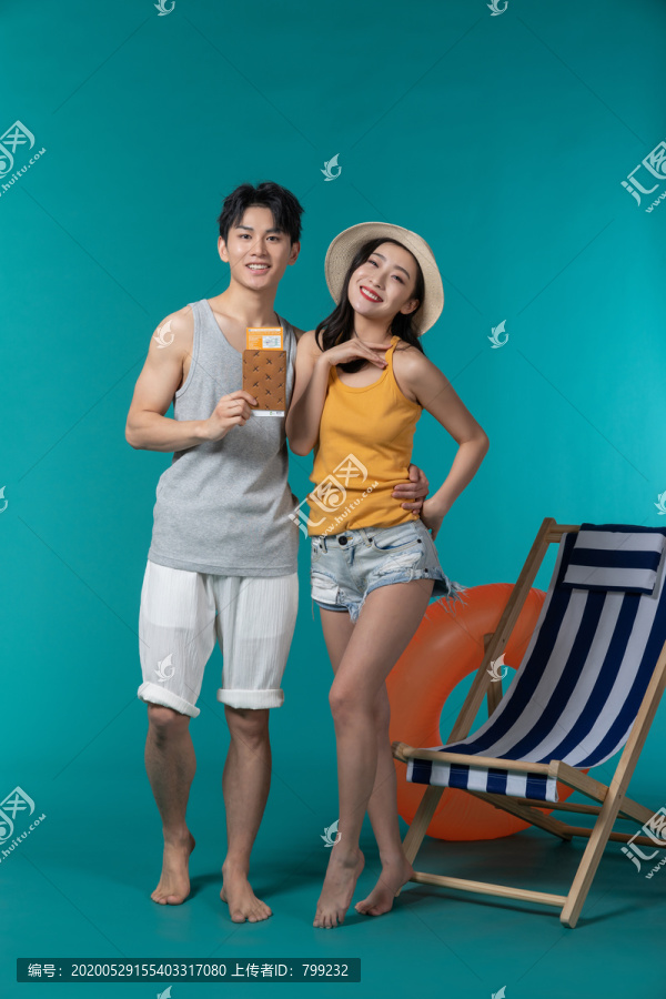 棚拍夏日造型年轻情侣