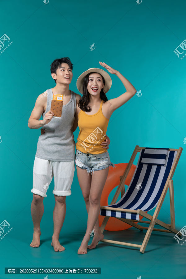 棚拍夏日造型年轻情侣