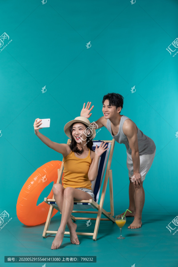棚拍夏日造型年轻情侣