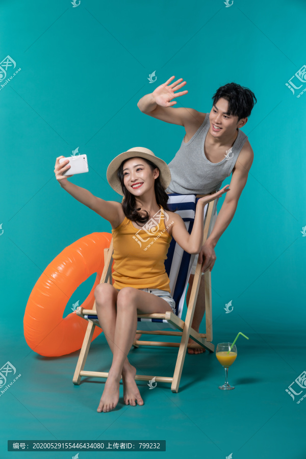 棚拍夏日造型年轻情侣