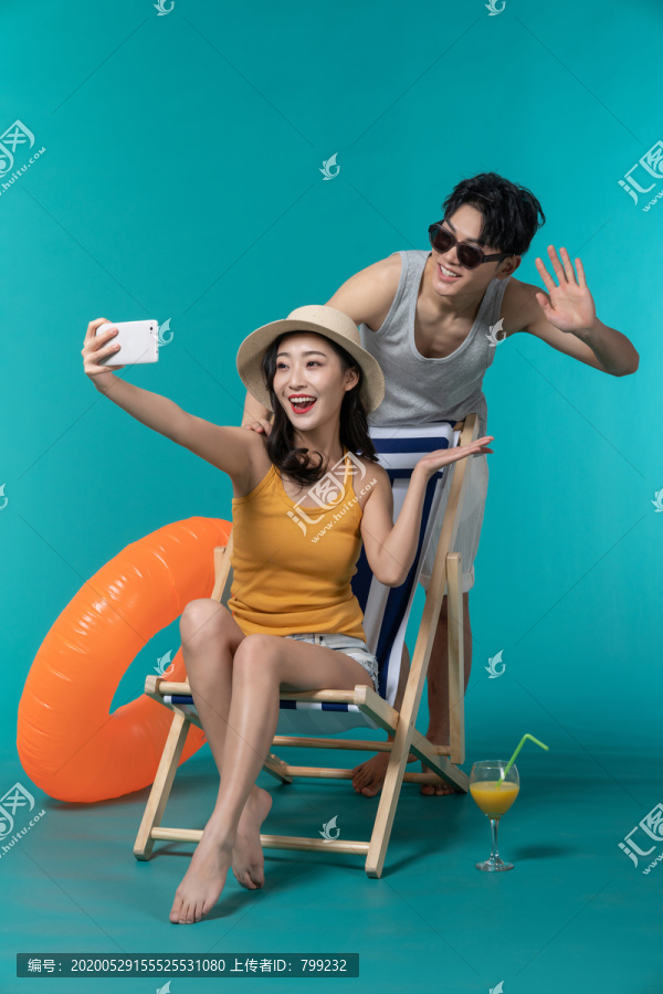 棚拍夏日造型年轻情侣