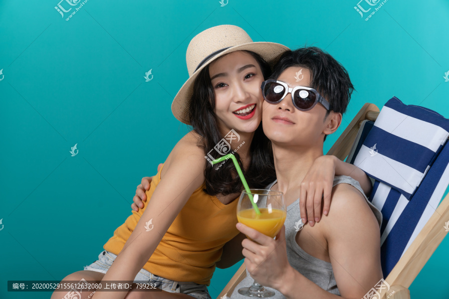 棚拍夏日造型年轻情侣
