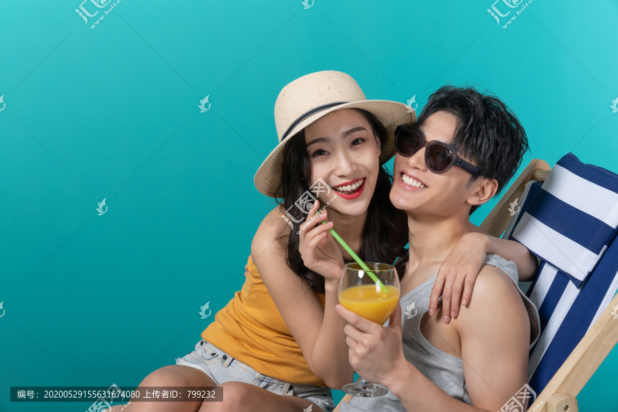 棚拍夏日造型年轻情侣