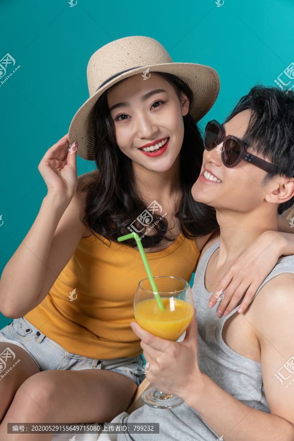 棚拍夏日造型年轻情侣
