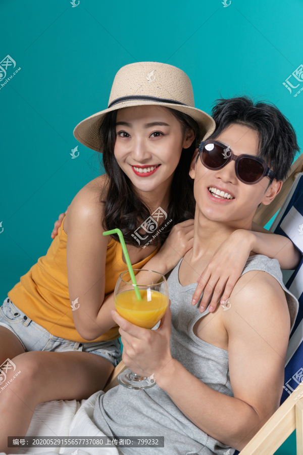 棚拍夏日造型年轻情侣