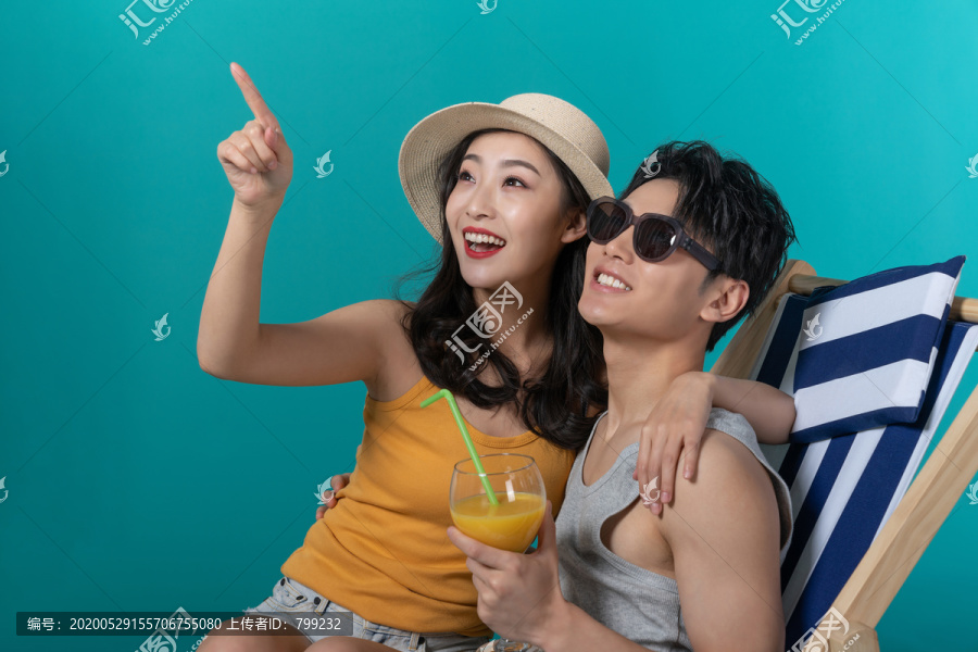 棚拍夏日造型年轻情侣