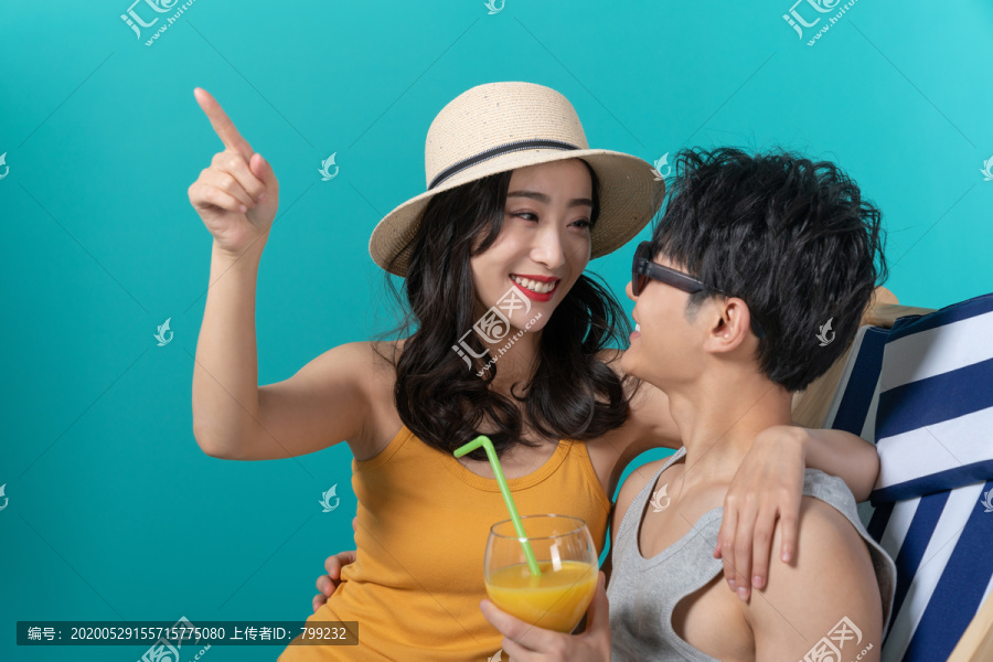 棚拍夏日造型年轻情侣