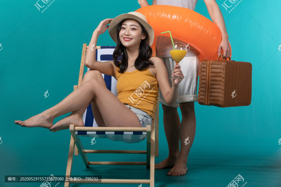 棚拍夏日造型年轻情侣