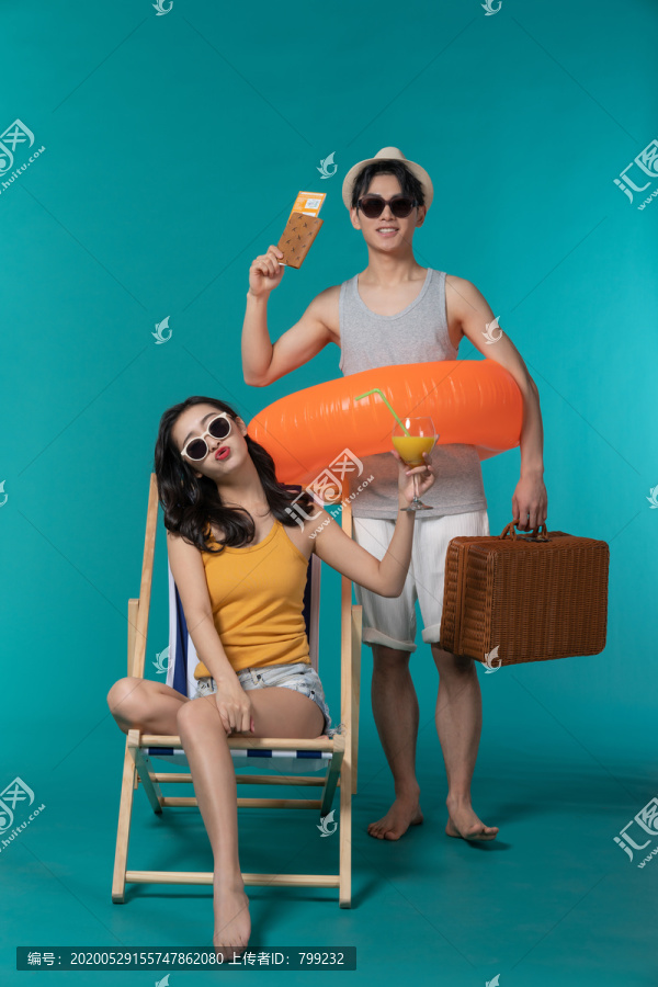 棚拍夏日造型年轻情侣