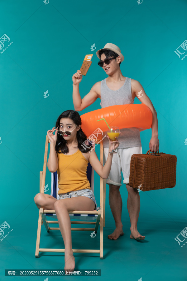 棚拍夏日造型年轻情侣
