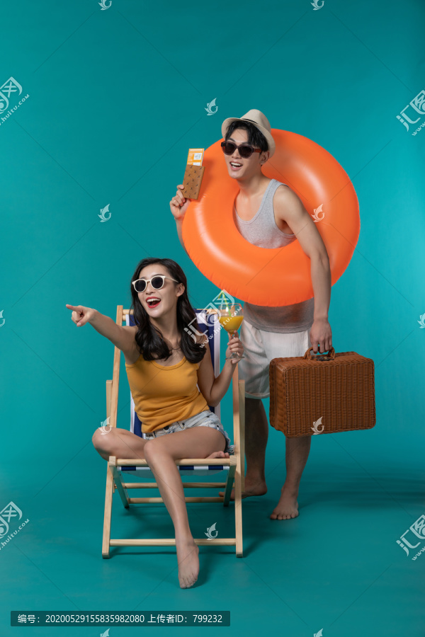 棚拍夏日造型年轻情侣
