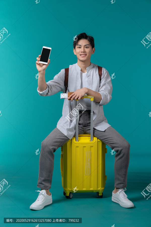棚拍年轻男子
