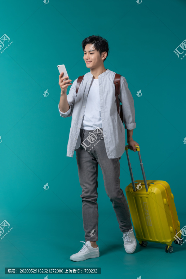 棚拍年轻男子