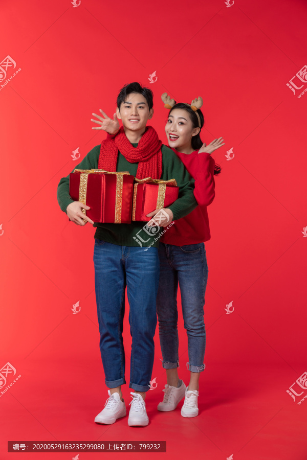 快乐的年轻情侣