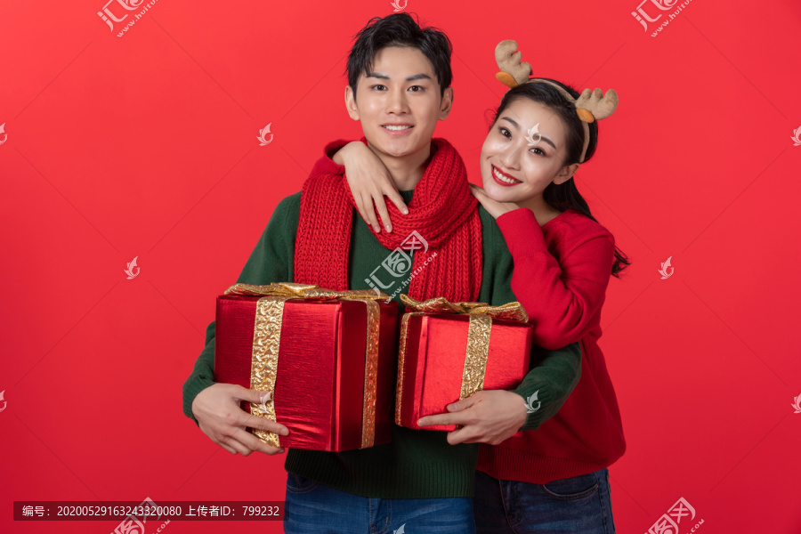 快乐的年轻情侣