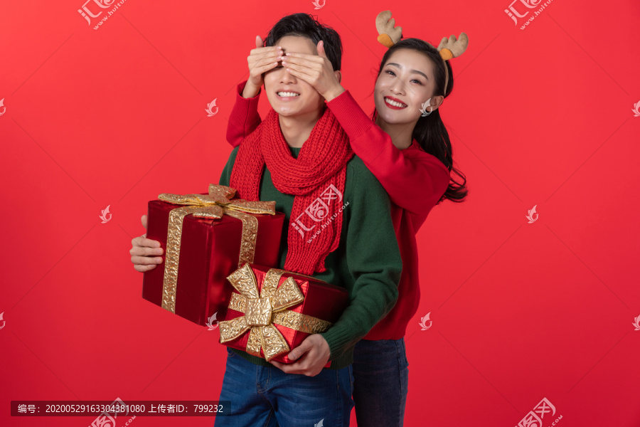 快乐的年轻情侣