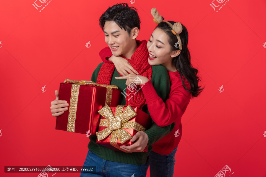 快乐的年轻情侣