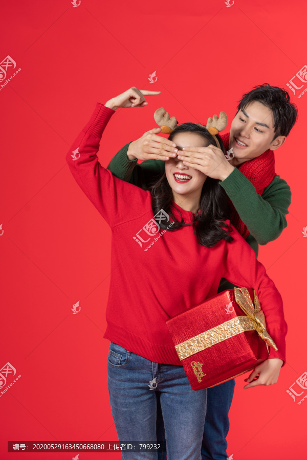 快乐的年轻情侣