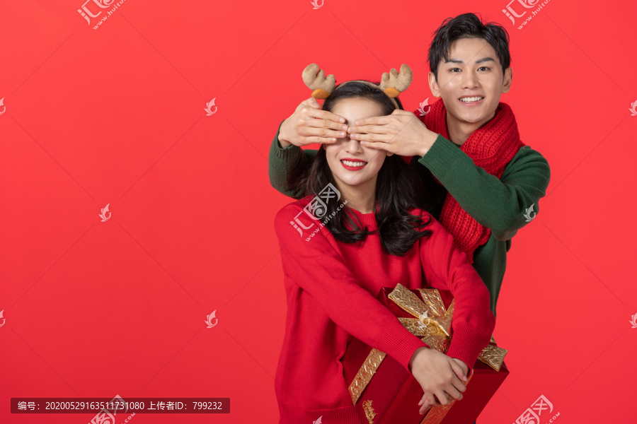 快乐的年轻情侣