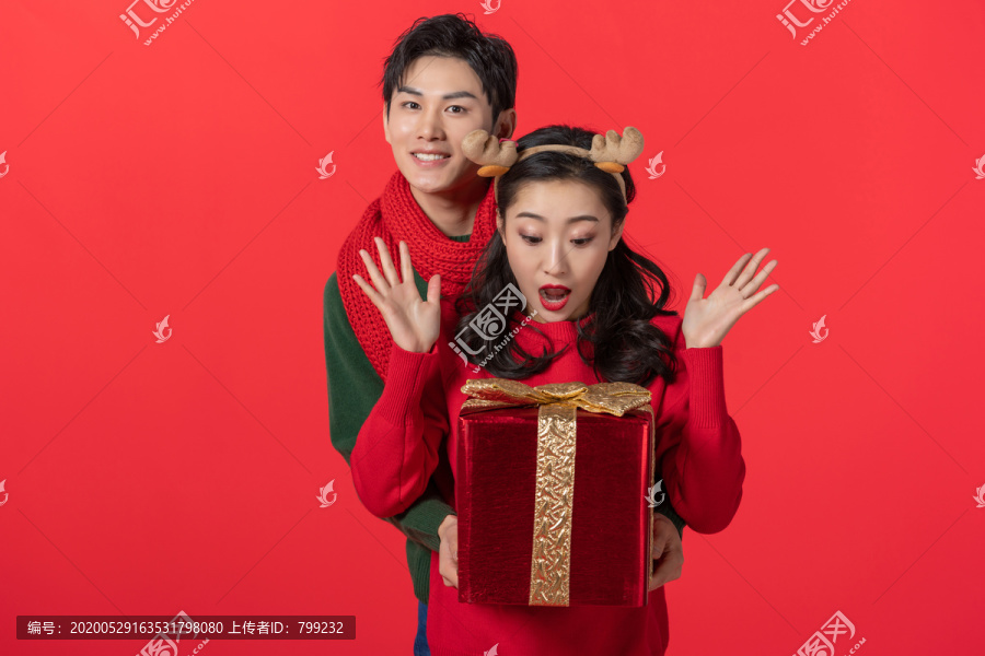 快乐的年轻情侣