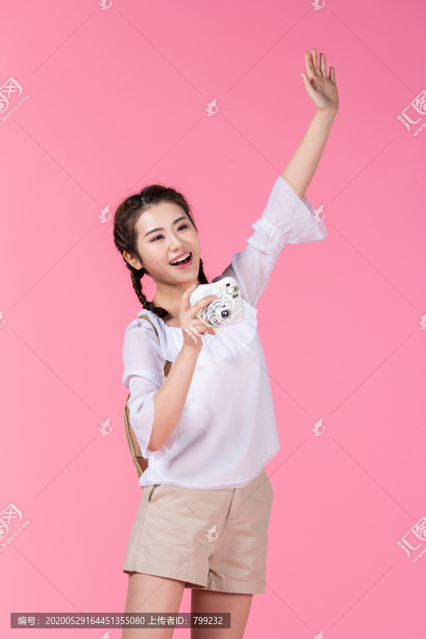棚拍夏日造型年轻女子