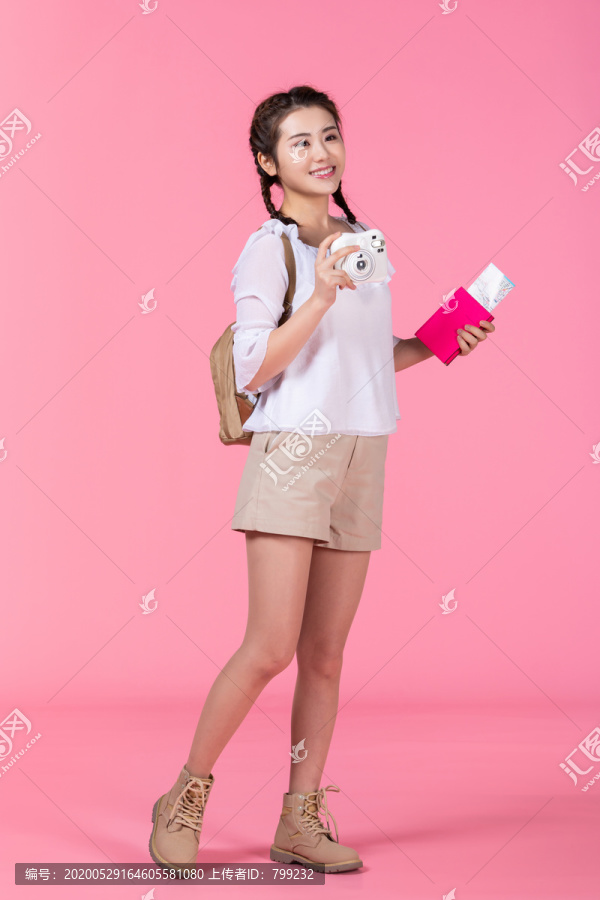 棚拍夏日造型年轻女子