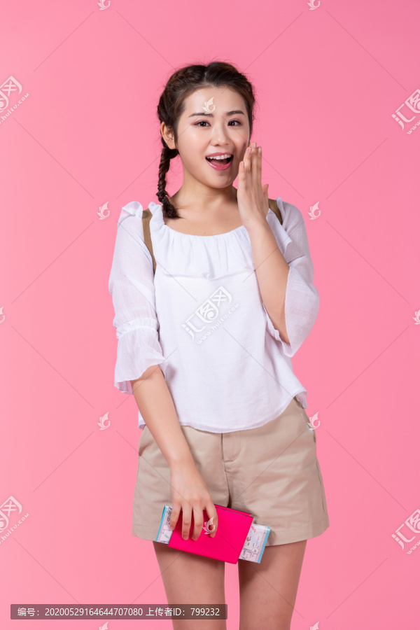 棚拍夏日造型年轻女子