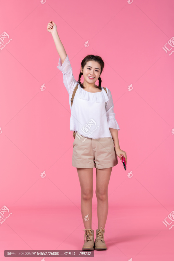 棚拍夏日造型年轻女子