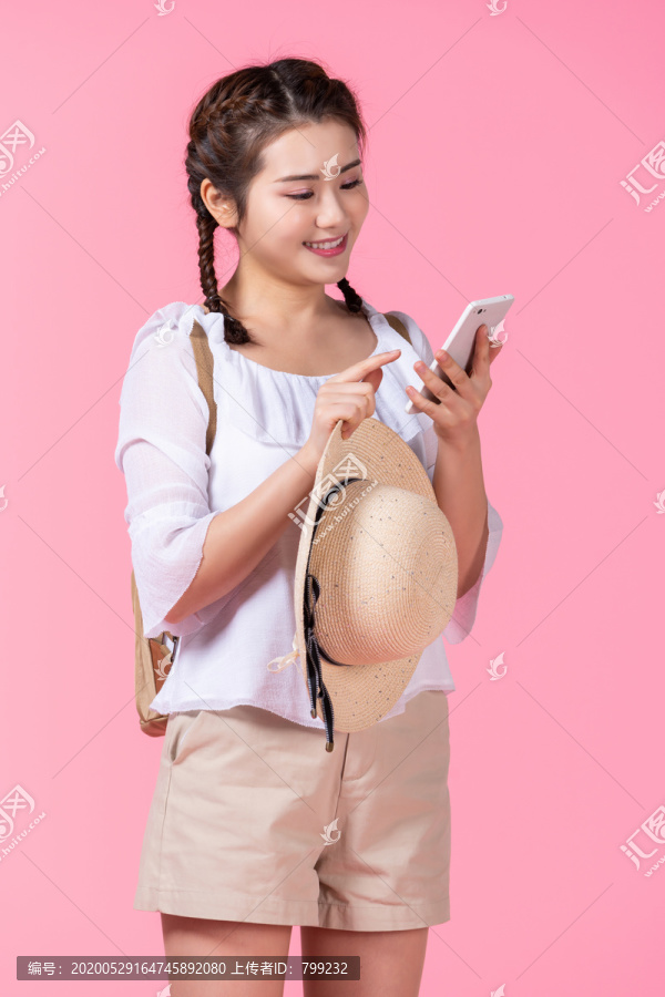 棚拍夏日造型年轻女子