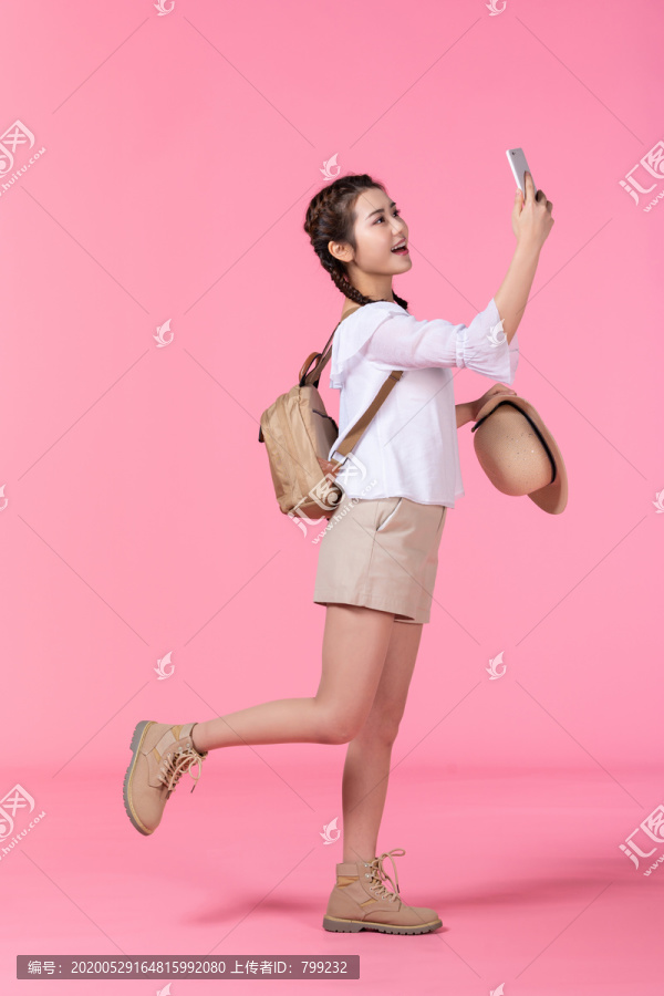 棚拍夏日造型年轻女子