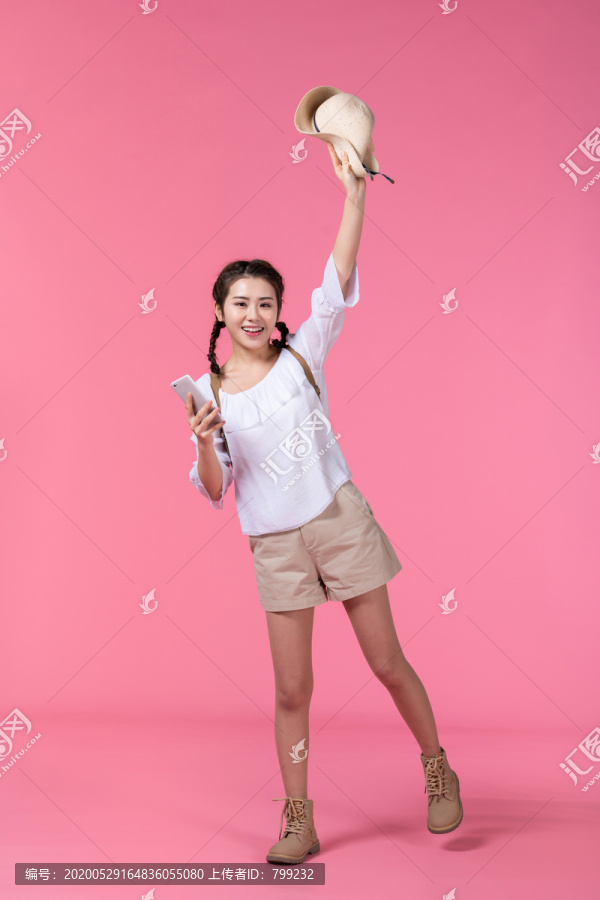 棚拍夏日造型年轻女子