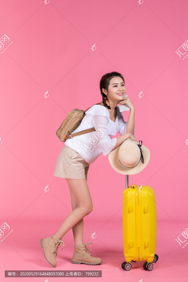棚拍夏日造型年轻女子