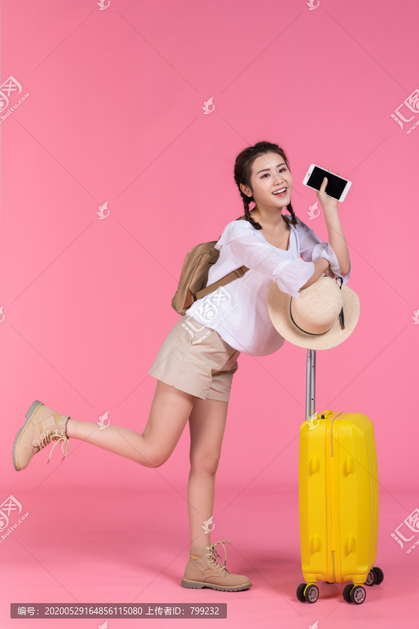 棚拍夏日造型年轻女子