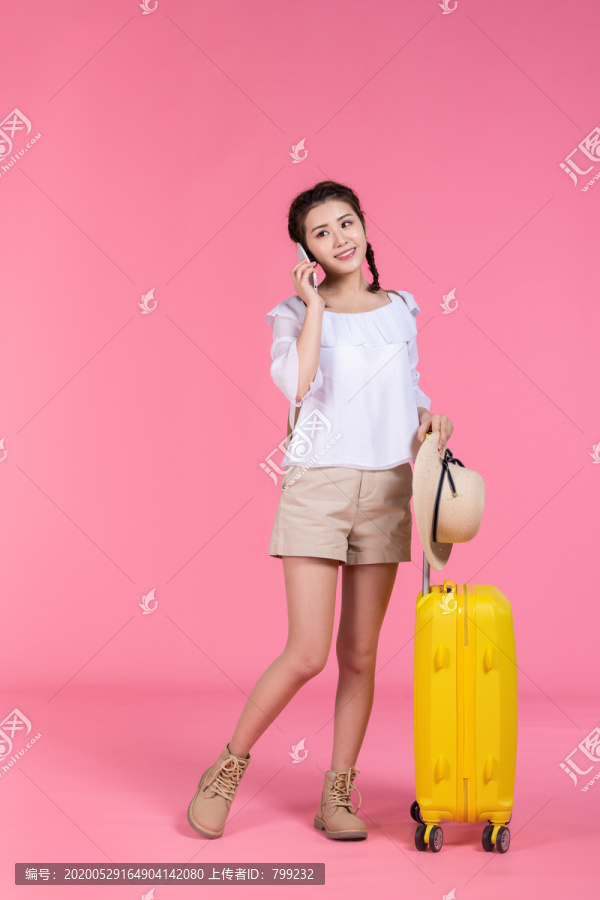 棚拍夏日造型年轻女子