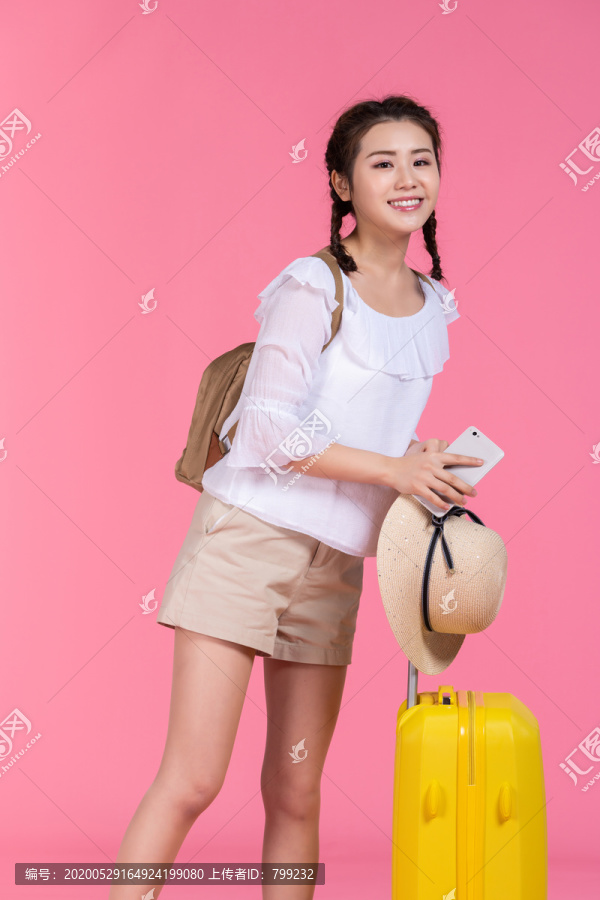 棚拍夏日造型年轻女子