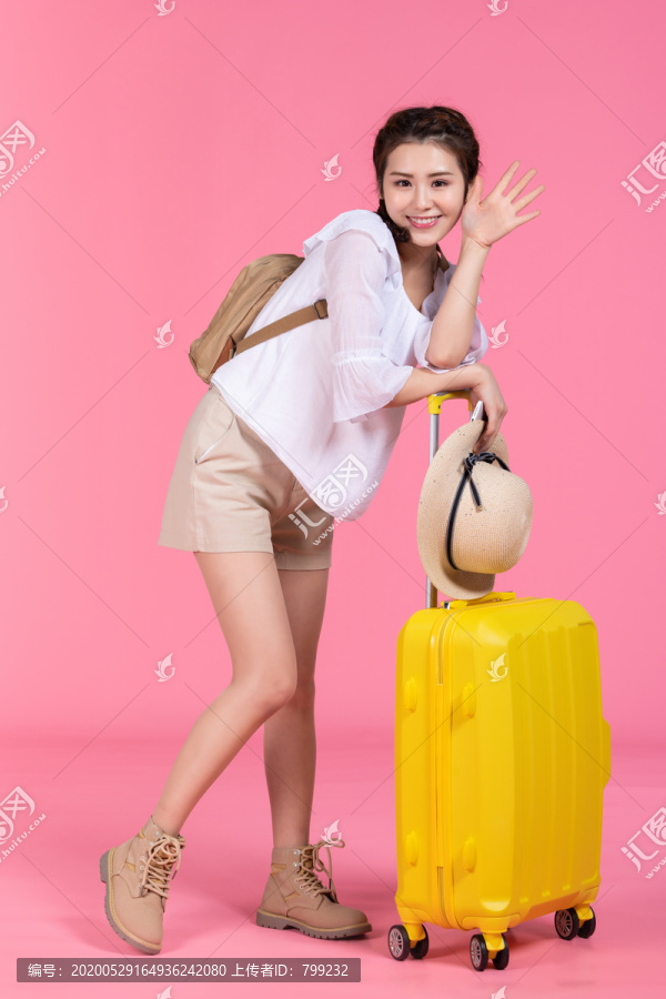 棚拍夏日造型年轻女子