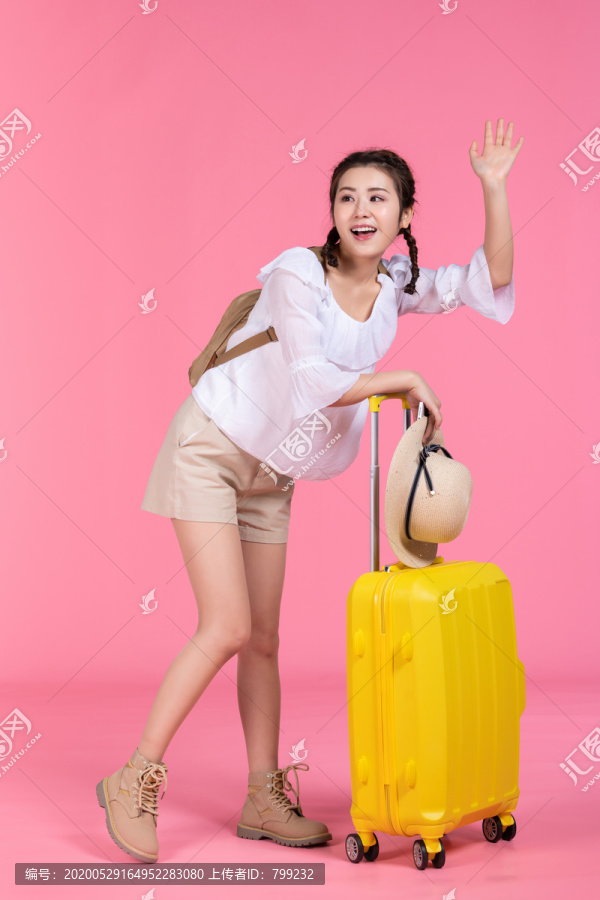 棚拍夏日造型年轻女子