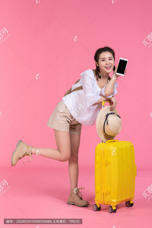 棚拍夏日造型年轻女子