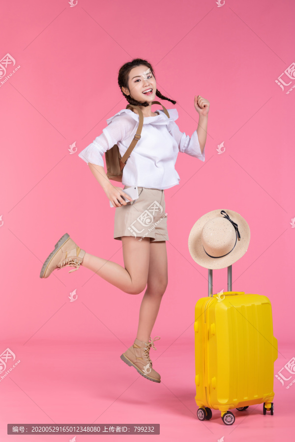 棚拍夏日造型年轻女子