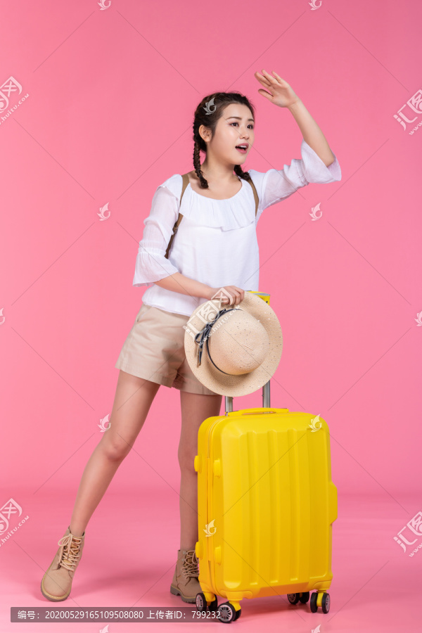 棚拍夏日造型年轻女子
