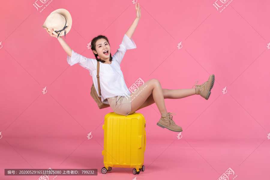 棚拍夏日造型年轻女子