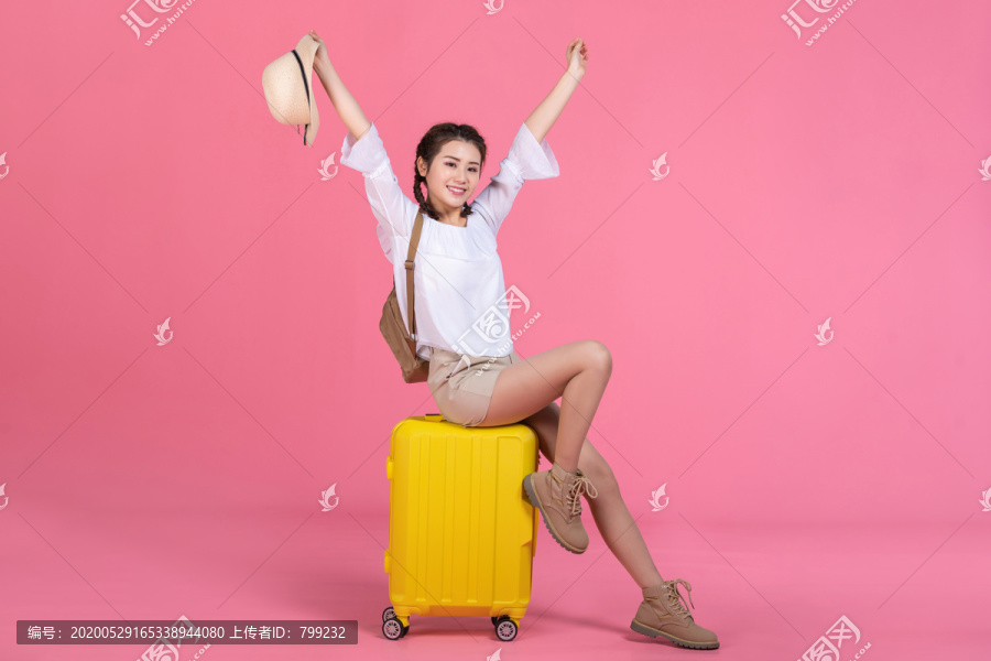棚拍夏日造型年轻女子