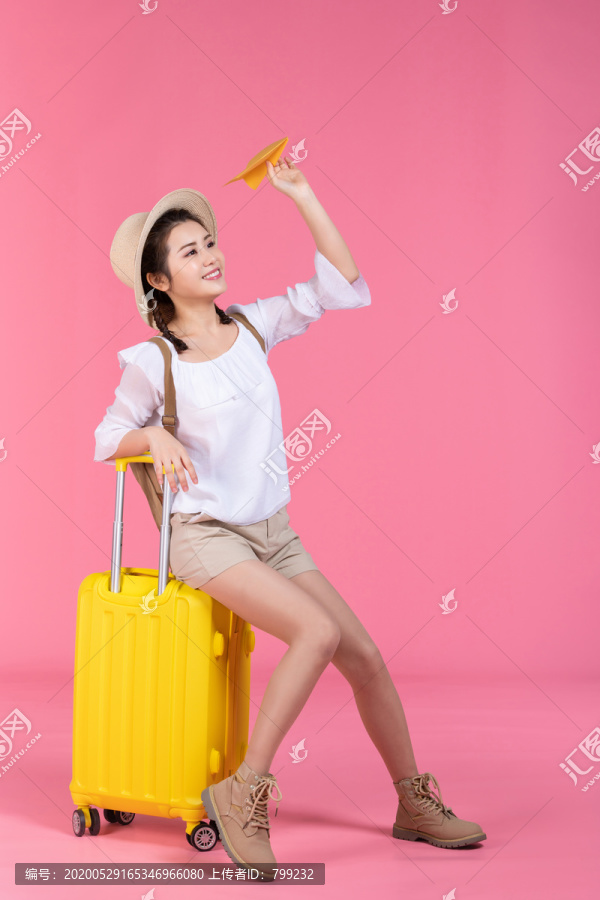 棚拍夏日造型年轻女子