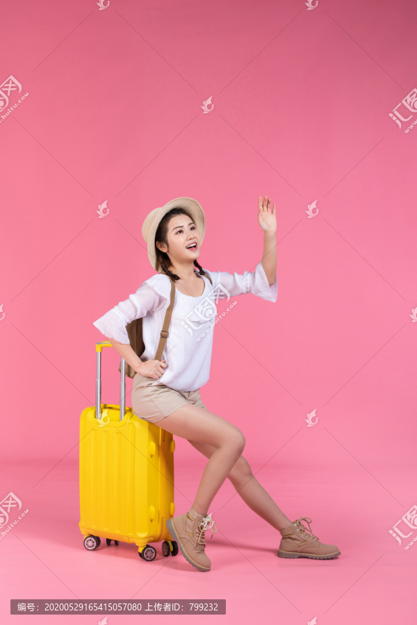 棚拍夏日造型年轻女子