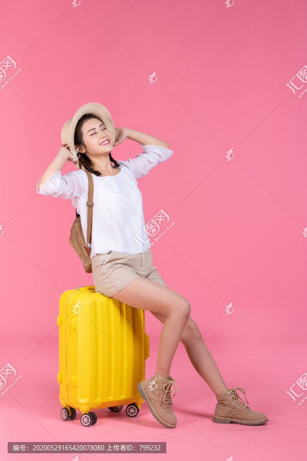 棚拍夏日造型年轻女子