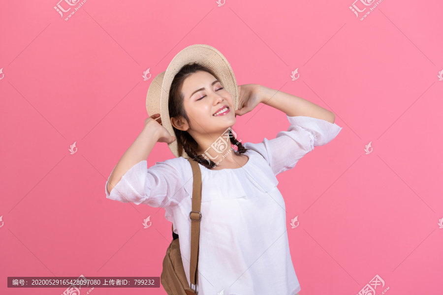棚拍夏日造型年轻女子