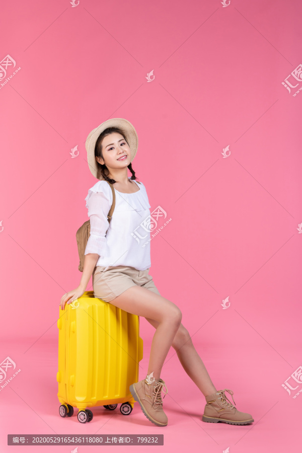 棚拍夏日造型年轻女子